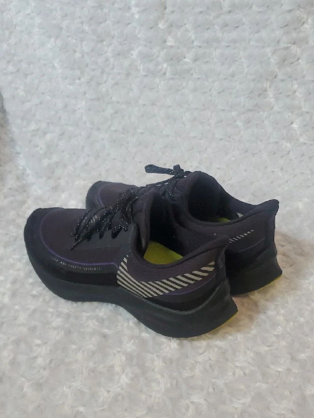 Nike Men's Black and Neon Green Running Shoe (US 8.5)